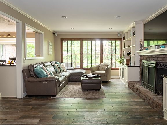4th image of 750 S Greenbrook Cir