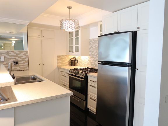 4th image of 2700 Cahuenga Blvd E APT 4209