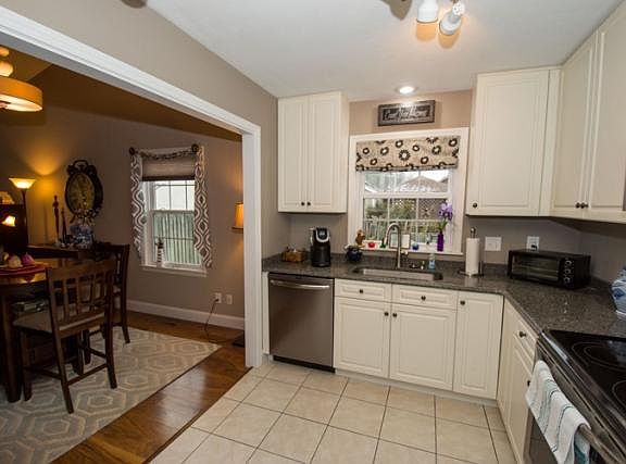 5th image of 3704 E Lake Dr N