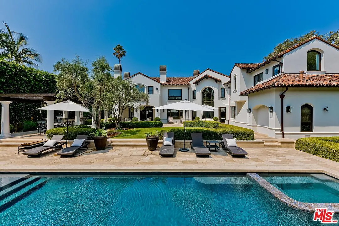 6 bed, 7.5 bath, 9040 sqft, $65,000 — Photo 1