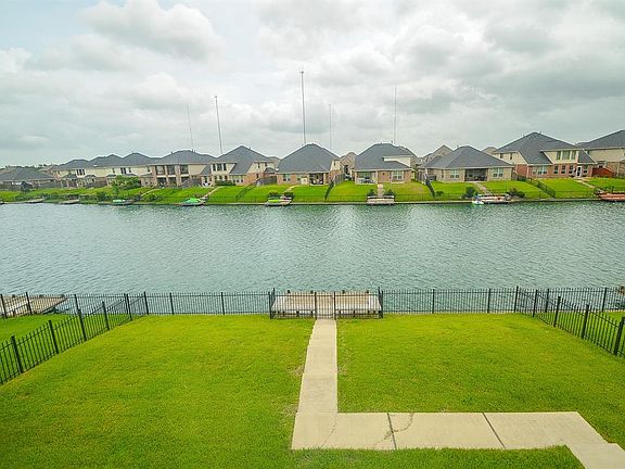 2nd image of 2307 Alassio Isle Ct