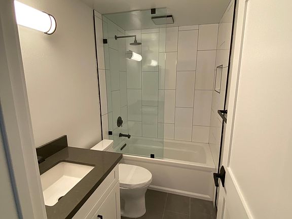 4th image of 110 Hillcrest Dr #1-11