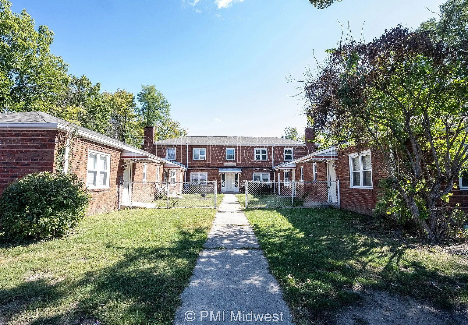 2 bed, 1.0 bath, 729 sqft, $799 — Photo 1