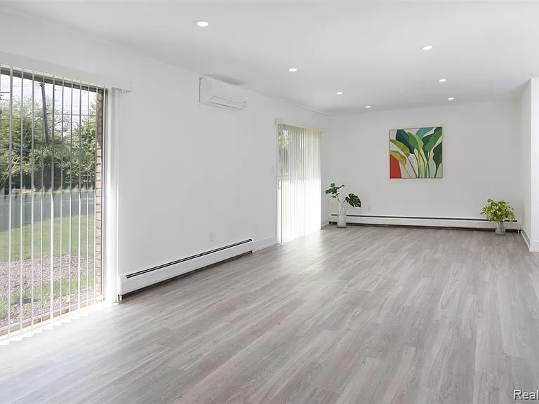 2862 Rossmoor Cir — Photo 12