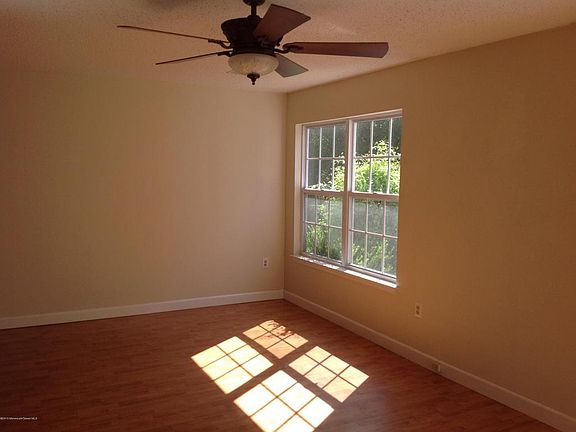 4th image of 1202 Gardenia Dr