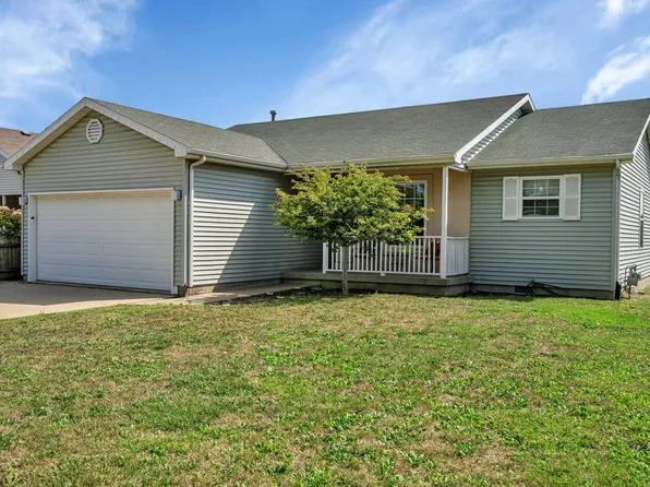 224 N Van Buren Ave, Bradley, IL 60915