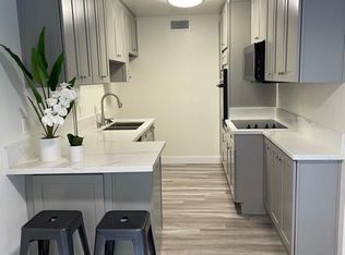17424 Burbank Blvd #104, Encino, CA 91316