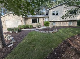2340 N Woodland Estates Dr, Midland, MI 48642