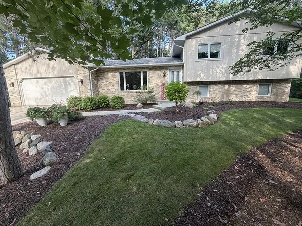 2340 N Woodland Estates Dr, Midland, MI 48642