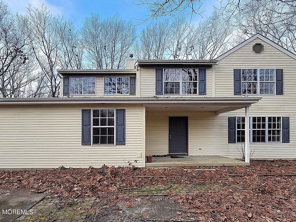 2nd image of 1 Broadmoor Dr