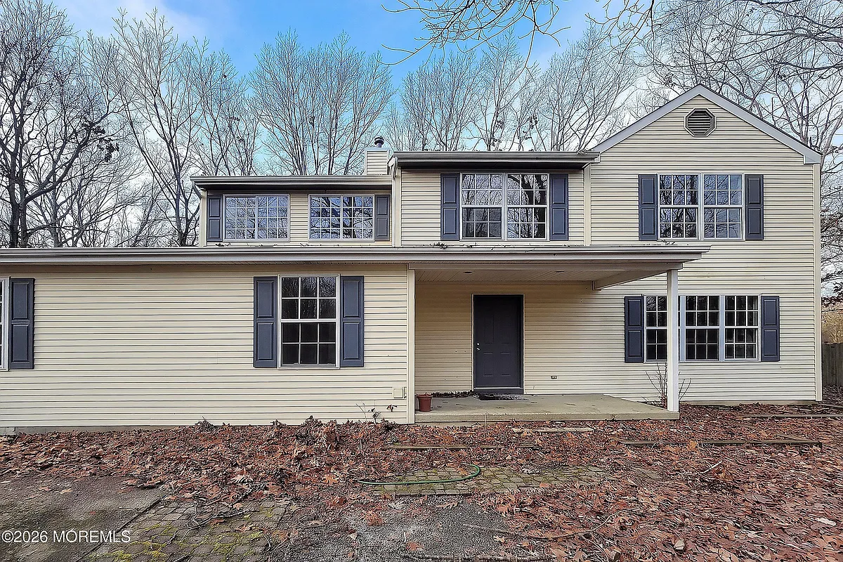Building Photo - 1 Broadmoor Dr