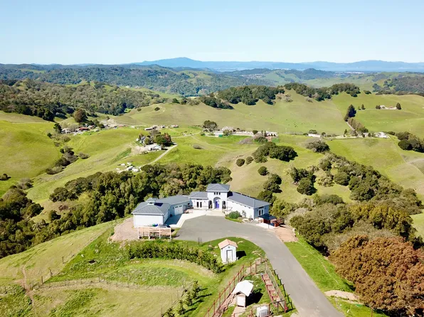109 Rancho De La Rosa Rd, Martinez, CA 94553