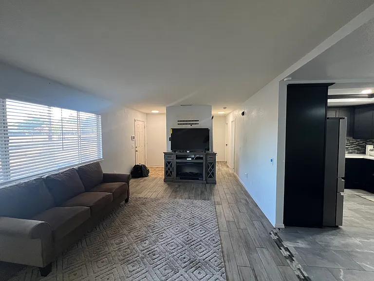 Live Oak St — Photo 6