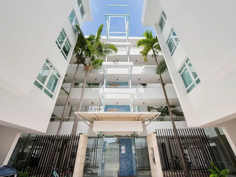 Apt 304 Atlantic Court Apartments 59 C San Miguel — Photo 2