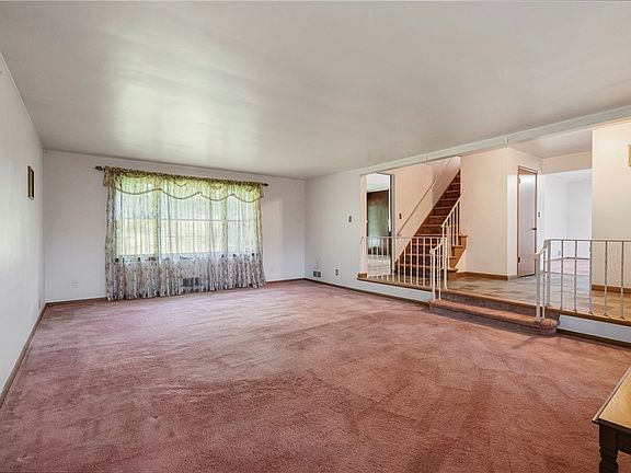 5th image of 480 Roosevelt Rd