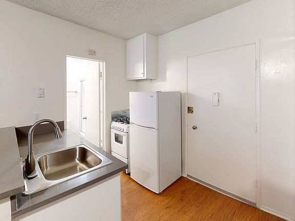 5th image of 516 S Kenmore Ave APT 1A