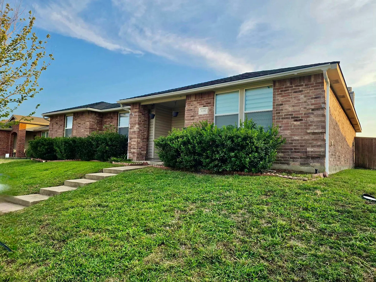 3 bed, 2.0 bath, 1702 sqft, $1,850 — Photo 2