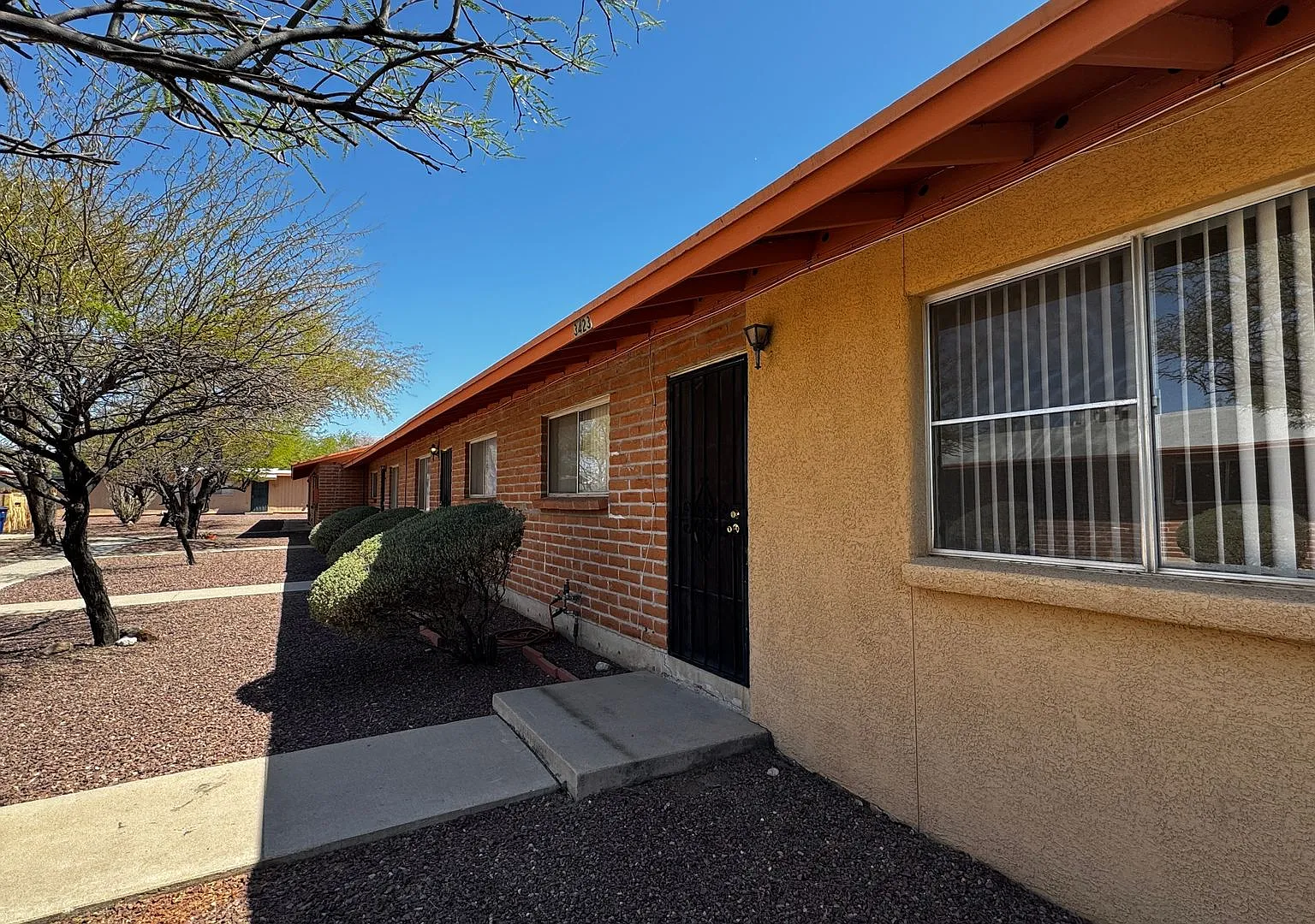 MonteVista3409-3429 — Photo 1