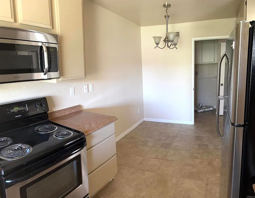 3 bed, 1300 sqft, $3,150 — Photo 4