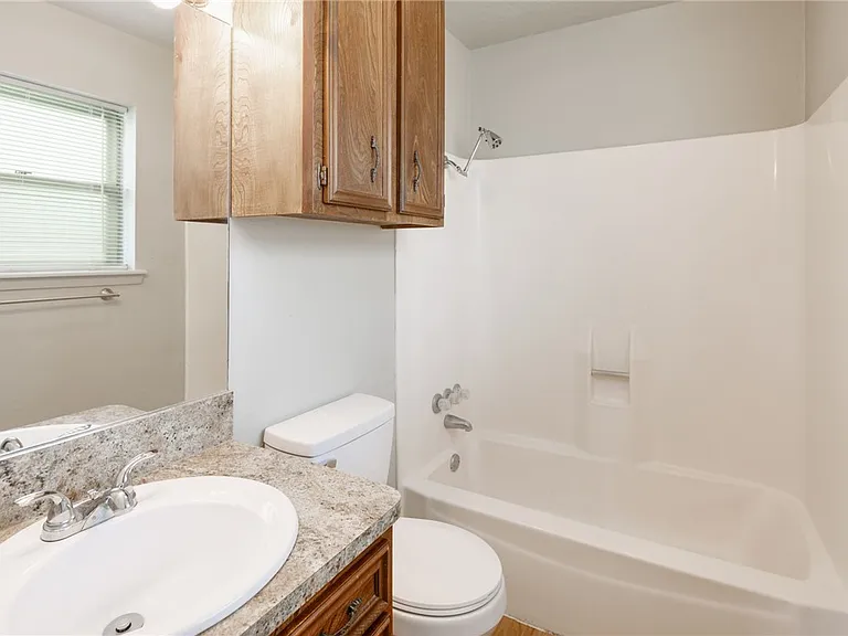 904 Holleman Dr — Photo 16