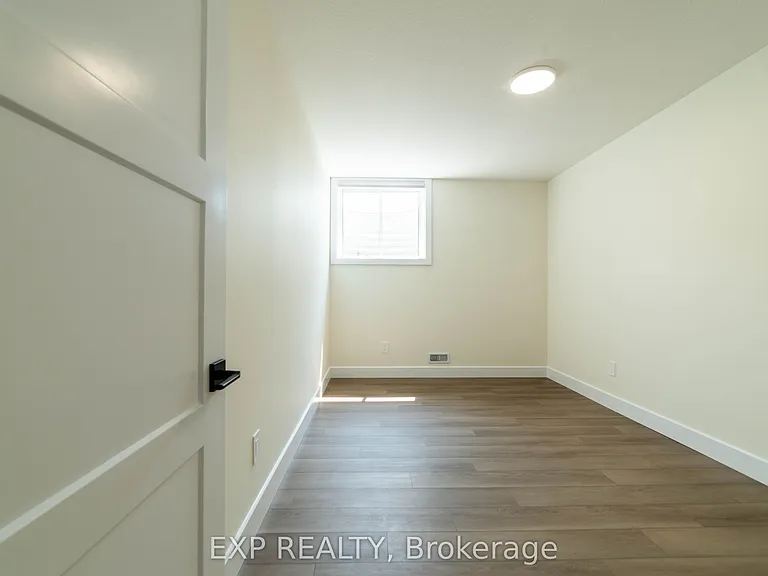 266 Hesselman Cres #BASEMENT — Photo 23