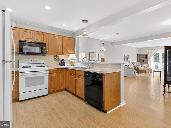 3rd image of 39 Pennridge Ave