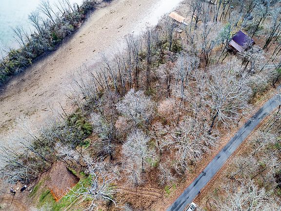 3rd image of 209 Lakeshore Vista Dr