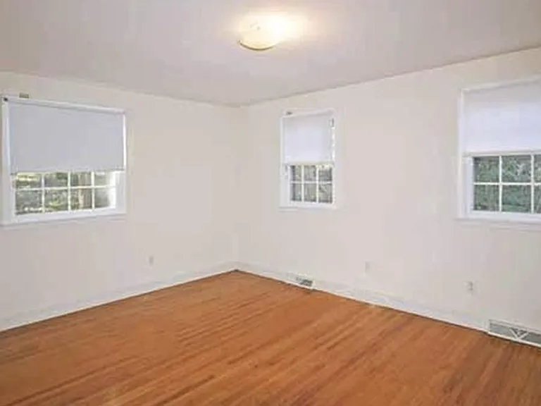 1121 Club House Rd — Photo 10