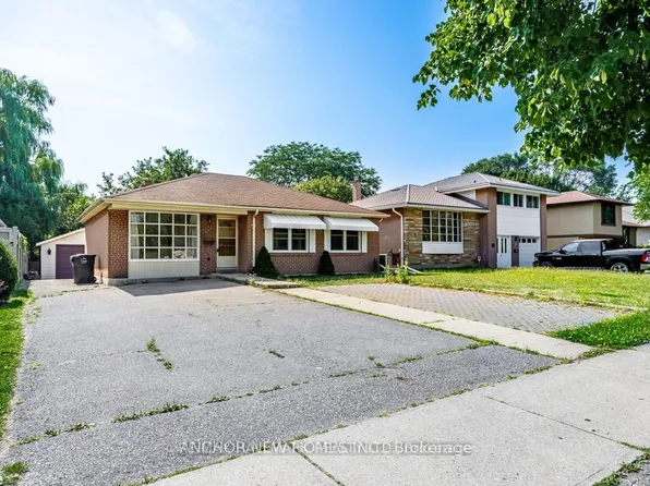 2112 Truscott Dr, Mississauga, ON L5J 2A6