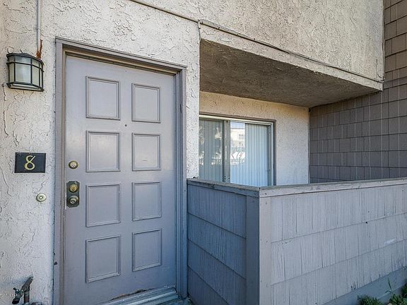 3rd image of 18316 Hatteras St APT 8