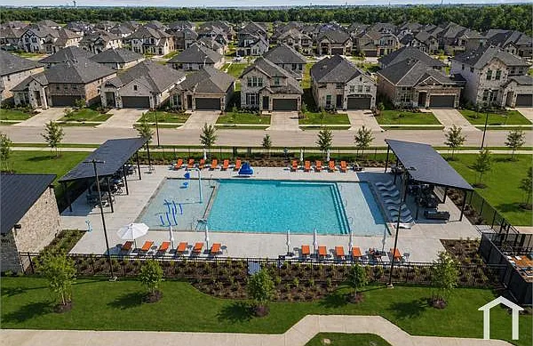 5 bed, 2260 sqft, $3,600 — Photo 3