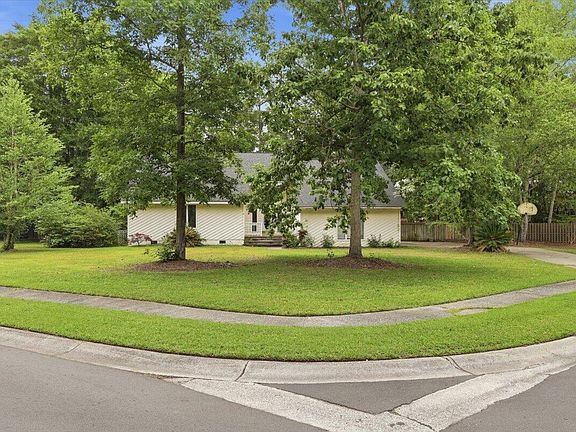 2nd image of 117 Queensbury Cir