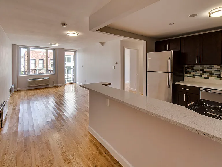 26-25 28th St #3E — Photo 2