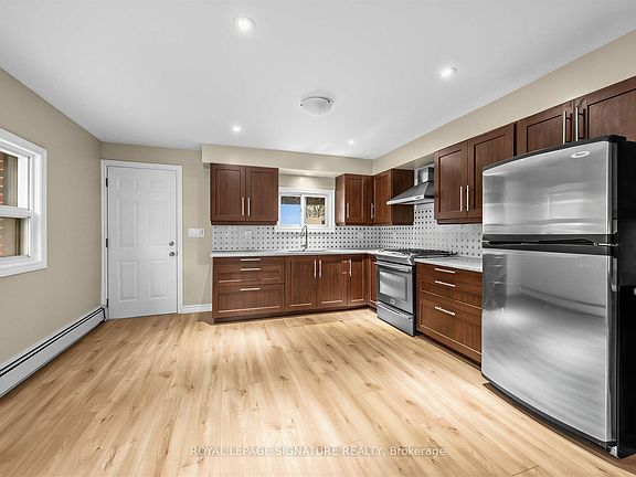 5th image of 1157 Roselawn Ave