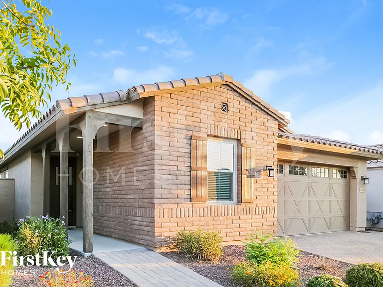 19748 W Devonshire Ave — Photo 2