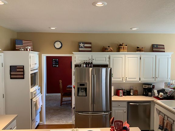 3rd image of 3702 Willow Lake Ln