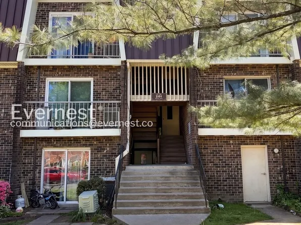 201 N Emory Dr Unit 4, Sterling, VA 20164