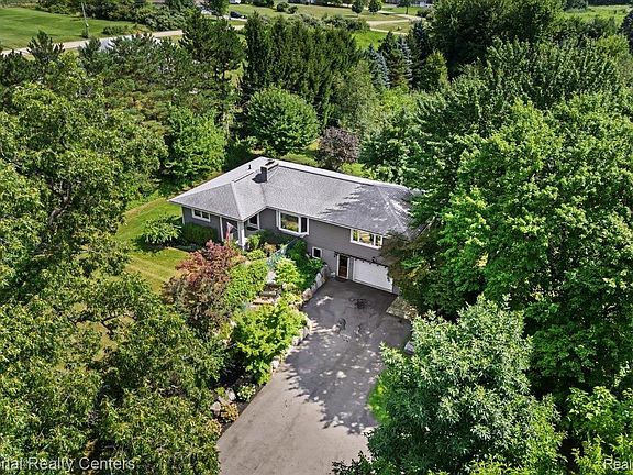 5th image of 1785 Middle Rd