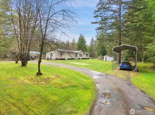 320 E Rivendell Rd, Grapeview, WA 98546