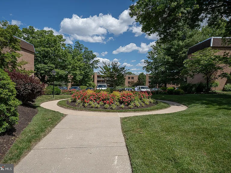 1640 Oakwood Dr #W-216 — Photo 47