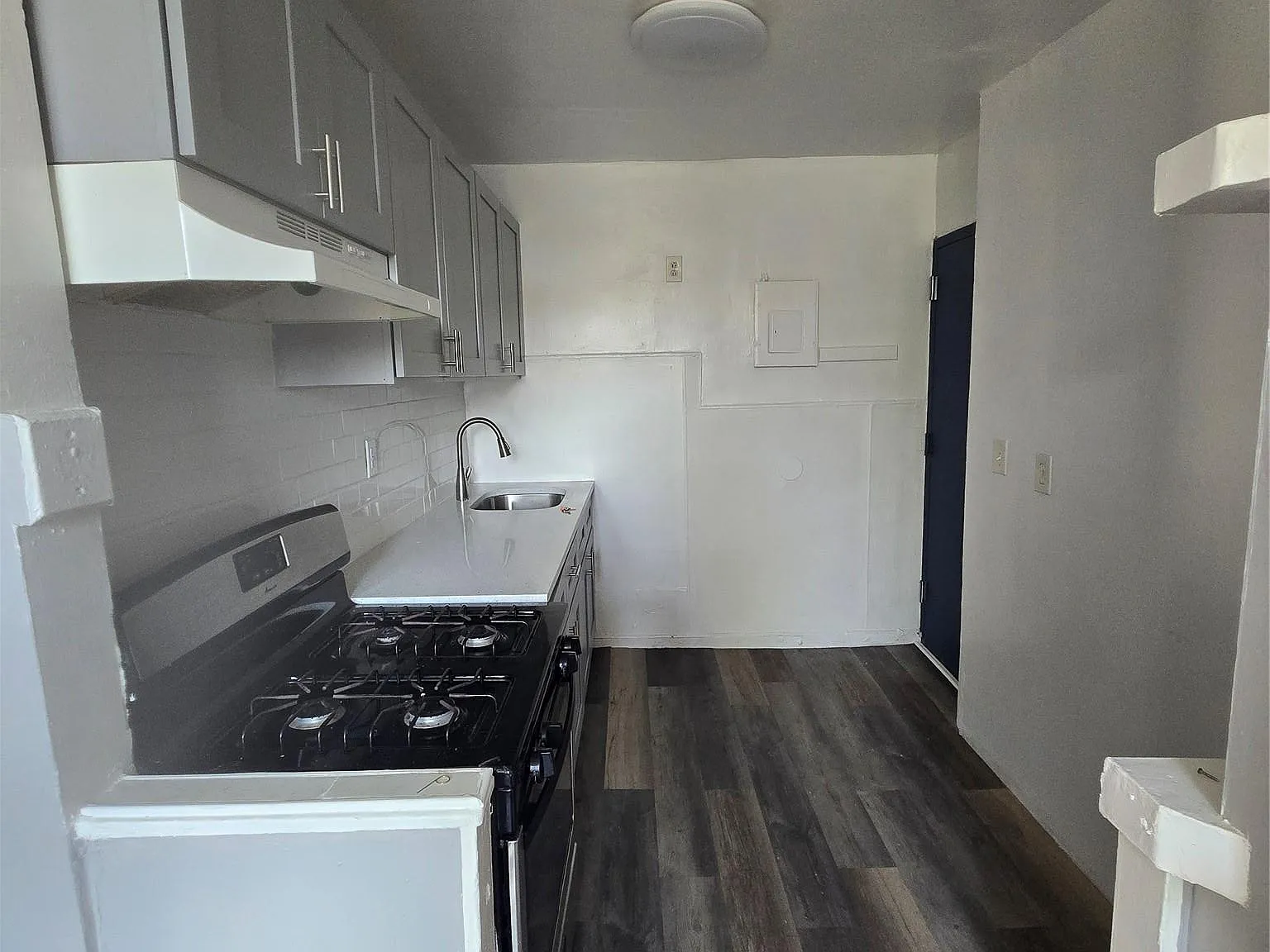 2 bed, 1.0 bath, 800 sqft, $2,600 — Photo 2