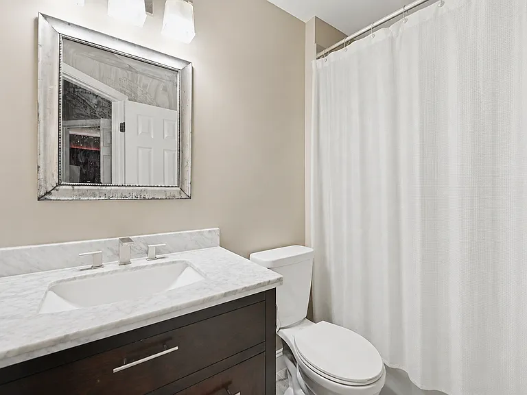 25203 Dunvegan Sq — Photo 11