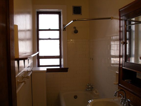 4th image of 5717 N Winthrop Ave #3B