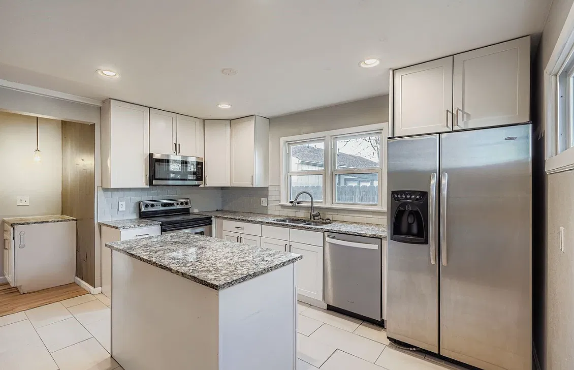 6 bed, 2077 sqft, $700 — Photo 4