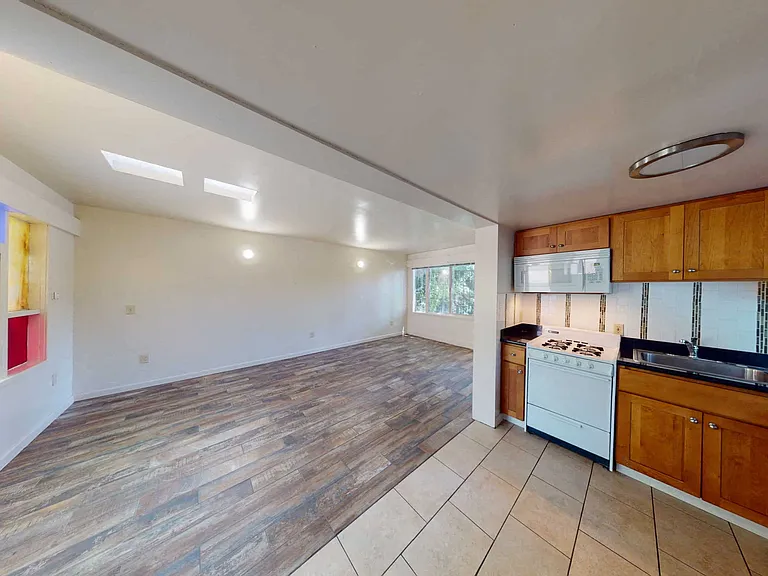 2549-2555 Benvenue Ave — Photo 20