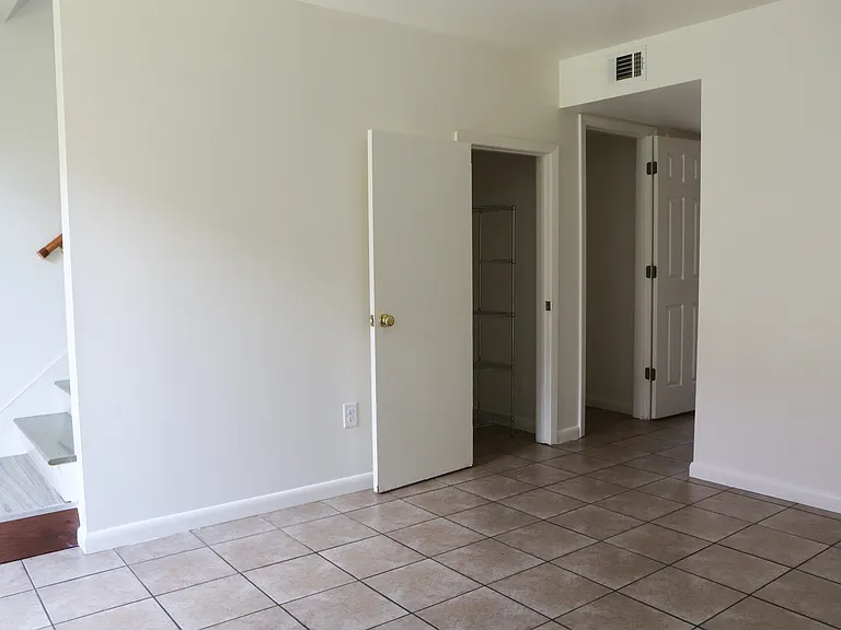 637 Farmington Pl #8 — Photo 3