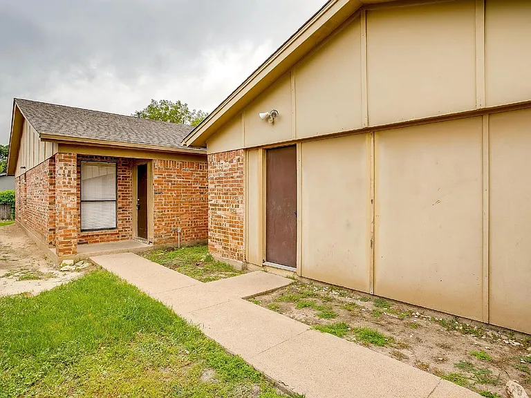 10265 Aurora Dr — Photo 2