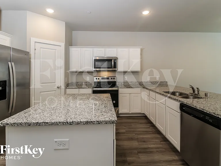 610 Ava Trl — Photo 7