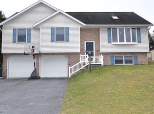 40 Hickory Blvd, Lebanon, PA 17042