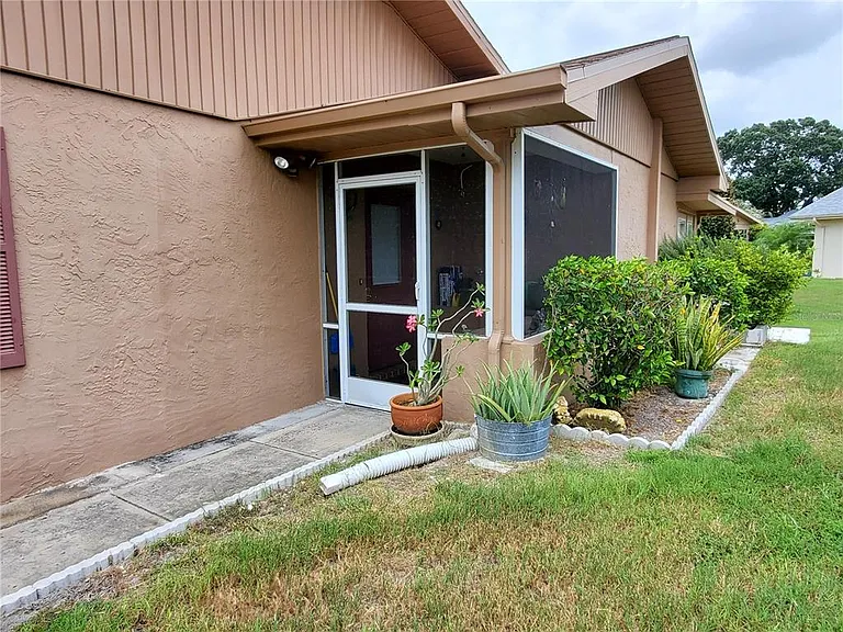 403 Finchley Ct #B — Photo 3